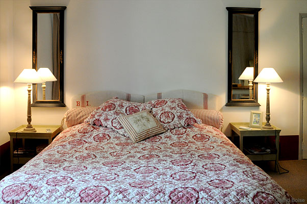Traditionnelle bedroom - Bastide of Chateau Grand Boise